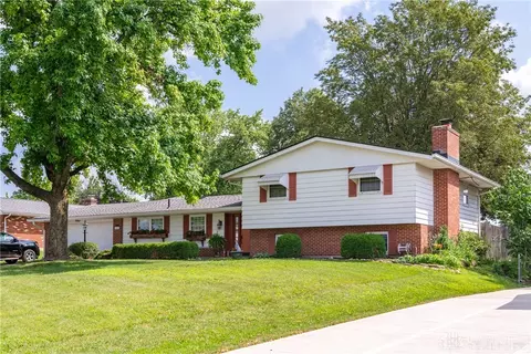 544 Rising Hill Dr, Fairborn, OH 45324