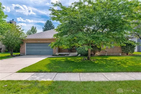 369 Winterset Dr, Englewood, OH 45322