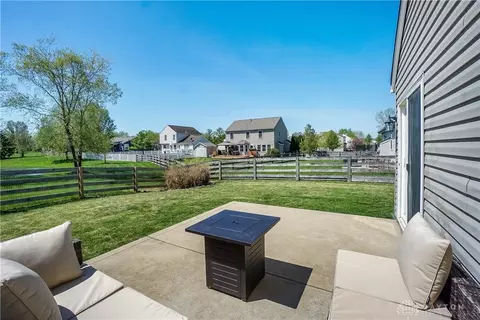 Exterior - 31 Waterstone Dr, Franklin, OH 45005 photo 5 of 11