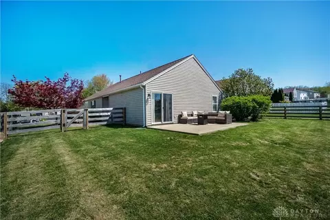 Exterior - 31 Waterstone Dr, Franklin, OH 45005 photo 8 of 11