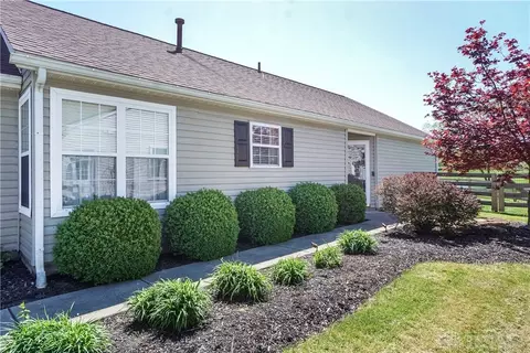 Exterior - 31 Waterstone Dr, Franklin, OH 45005 photo 2 of 11