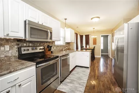 Kitchen - 31 Waterstone Dr, Franklin, OH 45005 photo 1 of 2