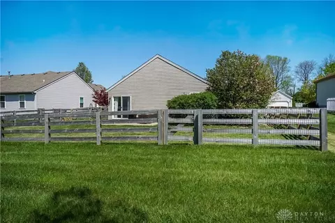 Exterior - 31 Waterstone Dr, Franklin, OH 45005 photo 7 of 11