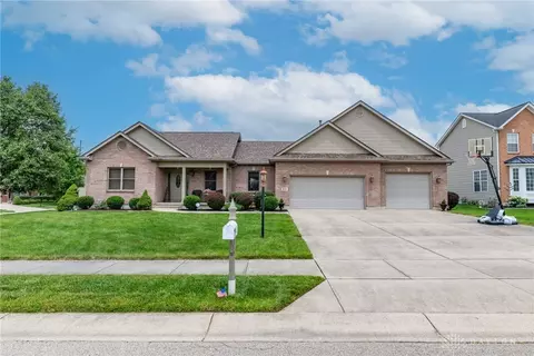 215 Auburn Meadows Ct, Carlisle, OH 45005