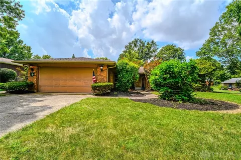 8225 Paragon Rd, Centerville, OH 45458