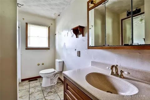 Bath - 17403 Bloomrose Rd, Williamsburg, OH 45176 photo 2 of 2