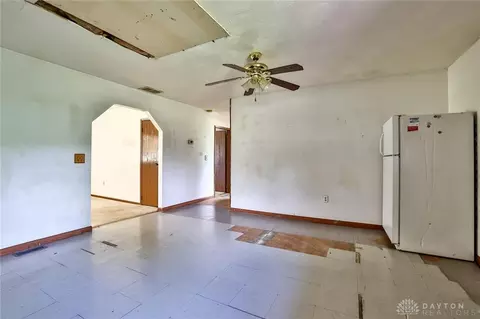 Living - 17403 Bloomrose Rd, Williamsburg, OH 45176 photo 5 of 8