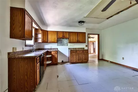 Kitchen - 17403 Bloomrose Rd, Williamsburg, OH 45176 photo 2 of 2