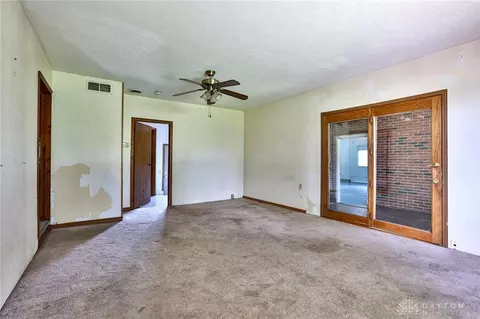 Living - 17403 Bloomrose Rd, Williamsburg, OH 45176 photo 7 of 8