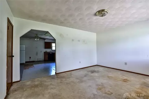 Living - 17403 Bloomrose Rd, Williamsburg, OH 45176 photo 2 of 8