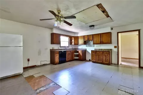 Kitchen - 17403 Bloomrose Rd, Williamsburg, OH 45176 photo 1 of 2