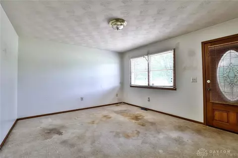 Living - 17403 Bloomrose Rd, Williamsburg, OH 45176 photo 1 of 8