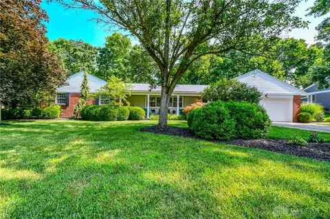 733 Schrubb Dr, Kettering, OH 45429