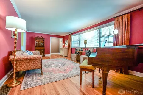 Living - 733 Schrubb Dr, Kettering, OH 45429 photo 2 of 3