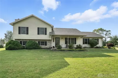 1124 Bull Rd, New Lebanon, OH 45345