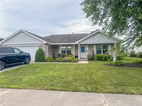 39 Heckathorn Rd, Brookville, OH 45309