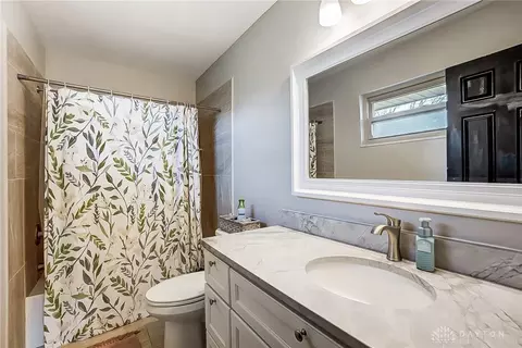 Bath - 3034 Sandywood Dr, Kettering, OH 45440 photo 1 of 3