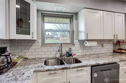 Kitchen - 3034 Sandywood Dr, Kettering, OH 45440 photo 4 of 4