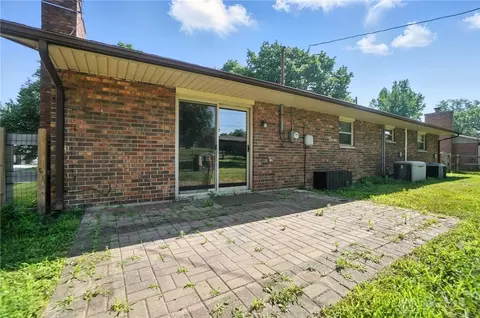Exterior - 3034 Sandywood Dr, Kettering, OH 45440 photo 4 of 8