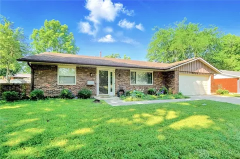 Exterior - 3034 Sandywood Dr, Kettering, OH 45440 photo 8 of 8