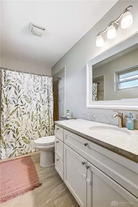 Bath - 3034 Sandywood Dr, Kettering, OH 45440 photo 2 of 3