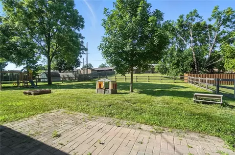 Exterior - 3034 Sandywood Dr, Kettering, OH 45440 photo 5 of 8