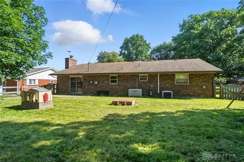 Exterior - 3034 Sandywood Dr, Kettering, OH 45440 photo 2 of 8