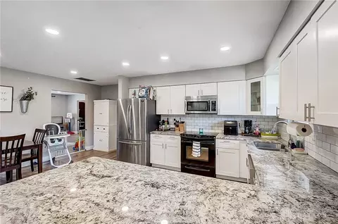 Kitchen - 3034 Sandywood Dr, Kettering, OH 45440 photo 2 of 4