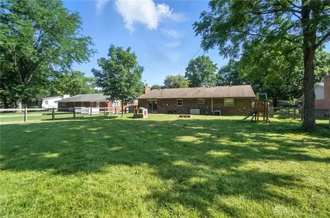 Exterior - 3034 Sandywood Dr, Kettering, OH 45440 photo 7 of 8