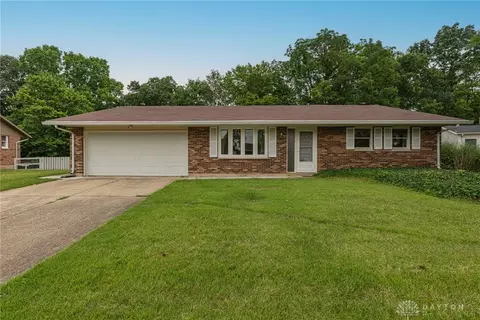 902 Victoria Dr, Franklin, OH 45005
