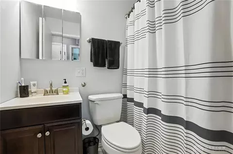 Bath - 262 Upper Hillside Dr, Bellbrook, OH 45305 photo 3 of 6