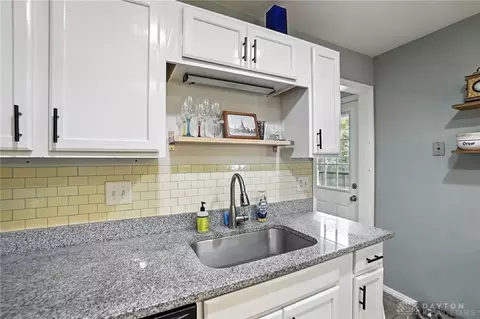 Kitchen - 262 Upper Hillside Dr, Bellbrook, OH 45305 photo 5 of 5