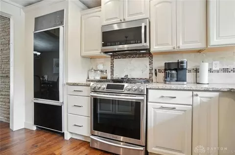Kitchen - 1579 Big Hill Rd, Kettering, OH 45429 photo 5 of 11