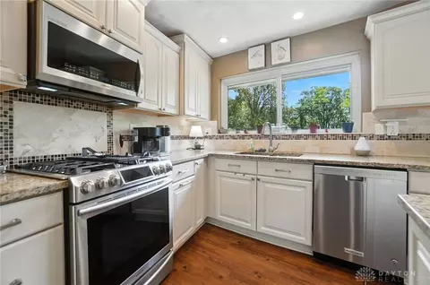 Kitchen - 1579 Big Hill Rd, Kettering, OH 45429 photo 3 of 11