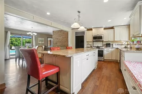 Kitchen - 1579 Big Hill Rd, Kettering, OH 45429 photo 9 of 11