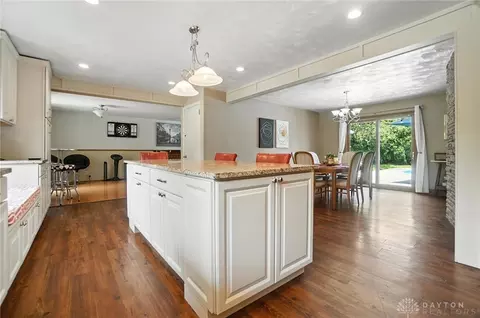 Kitchen - 1579 Big Hill Rd, Kettering, OH 45429 photo 6 of 11