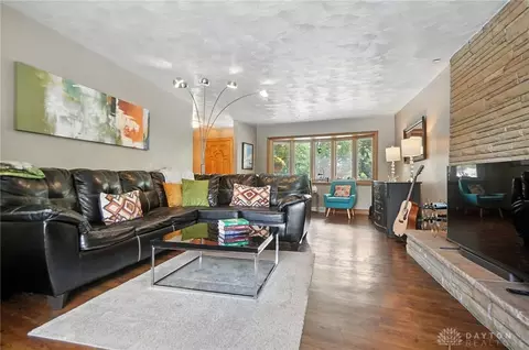 Living - 1579 Big Hill Rd, Kettering, OH 45429 photo 6 of 8