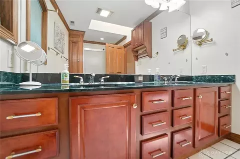 Bath - 1579 Big Hill Rd, Kettering, OH 45429 photo 10 of 11