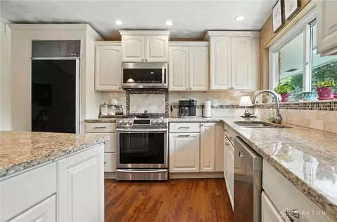 Kitchen - 1579 Big Hill Rd, Kettering, OH 45429 photo 7 of 11