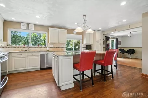 Kitchen - 1579 Big Hill Rd, Kettering, OH 45429 photo 10 of 11