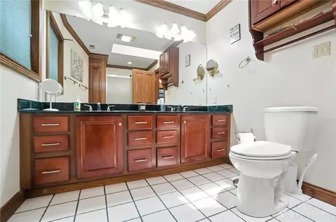 Bath - 1579 Big Hill Rd, Kettering, OH 45429 photo 9 of 11
