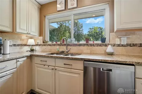 Kitchen - 1579 Big Hill Rd, Kettering, OH 45429 photo 4 of 11