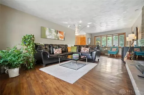 Living - 1579 Big Hill Rd, Kettering, OH 45429 photo 5 of 8