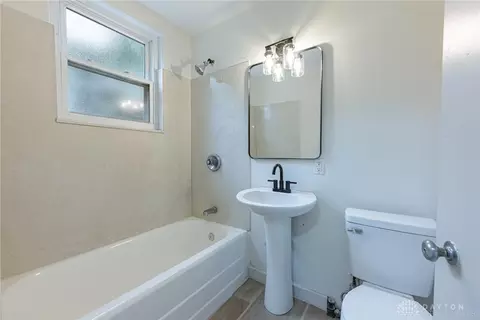 Bath - 1 Belknap Pl, Cincinnati, OH 45218 photo 2 of 2