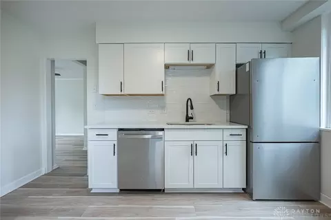Kitchen - 1 Belknap Pl, Cincinnati, OH 45218 photo 2 of 3