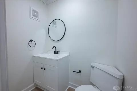 Bath - 1 Belknap Pl, Cincinnati, OH 45218 photo 1 of 2