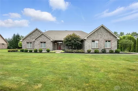 3791 Coffeat Dr, Sugarcreek Township, OH 45305