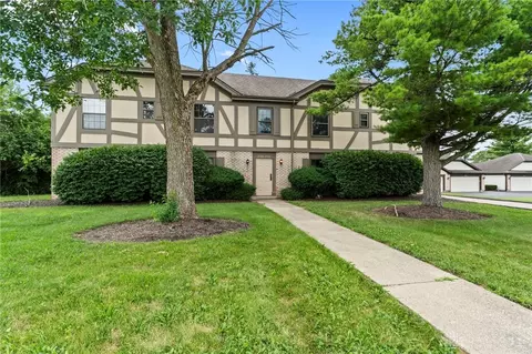 7771 Brams Hill Dr, Dayton, OH 45459