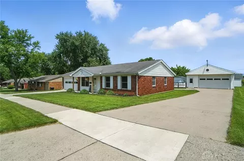 182 Grantwood Dr, West Carrollton, OH 45449