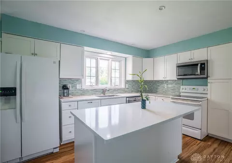 Kitchen - 928 E Stroop Rd, Kettering, OH 45429 photo 2 of 3